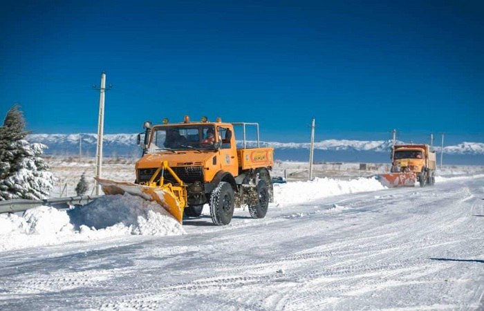 مسدود شدن مسیر ۲۱ روستای الموت بر اثر بارش برف