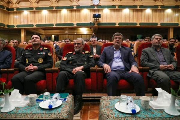 فرمانده انتظامی یزد معرفی شد/ تأکید فراجا بر تغییر راهبرد پلیس در برابر تهدید‌های نوین+ تصاویر