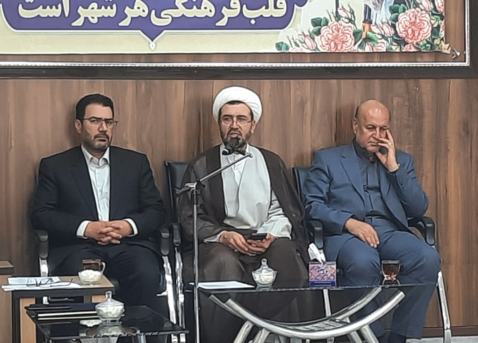 مصوبات شورای فرهنگ عمومی در مورد عفاف و حجاب باید به اقدامات عملی تبدیل شود /«آگاهی» را در کنار «آگهی» به فضای شهری بیاورید